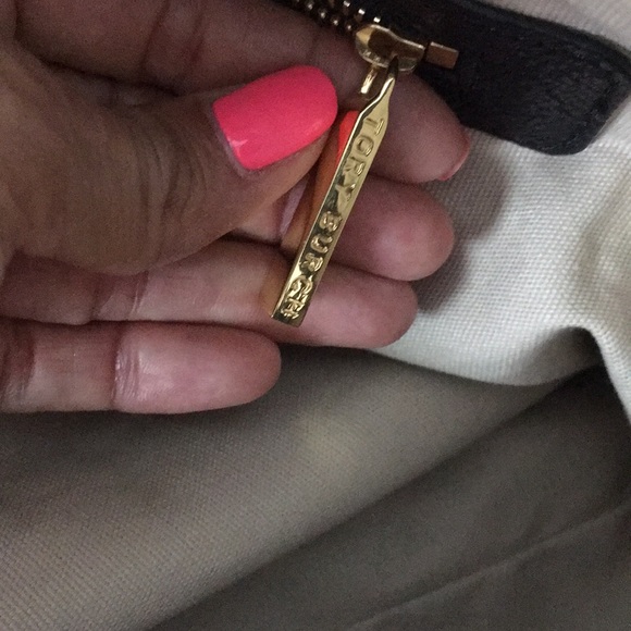 Tory Burch Black perforated handbag - Picture 6 of 8